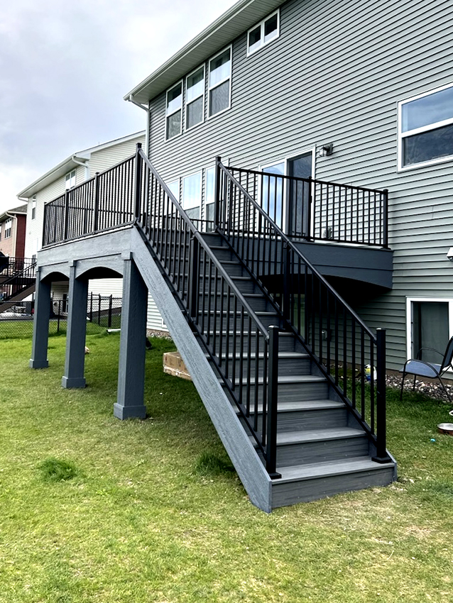 Trex Island Mist & Westbury Black Aluminum Railing - Custom deck built by Dream Decks in Twin Cities, Minnesota