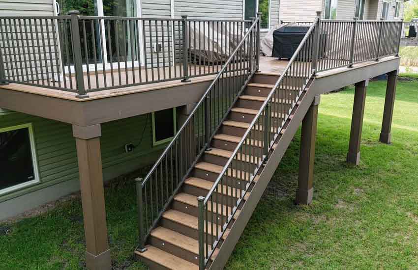Deck with post cap lights detail